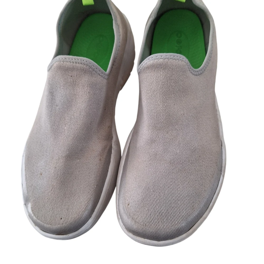 OOFOS OOmg Eezee Tan Khaki Canvas Slip On Recovery Sneakers Women's sz9